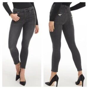 Good American "Good Petite Skinny" Chewed Pockets Black 2/26